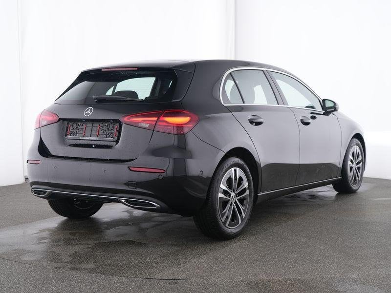 Mercedes-Benz A-Klasse 180 Hatchback Luxury Line | Verwarmde, Stof, 4 cilinders, 136 pk, Zwart