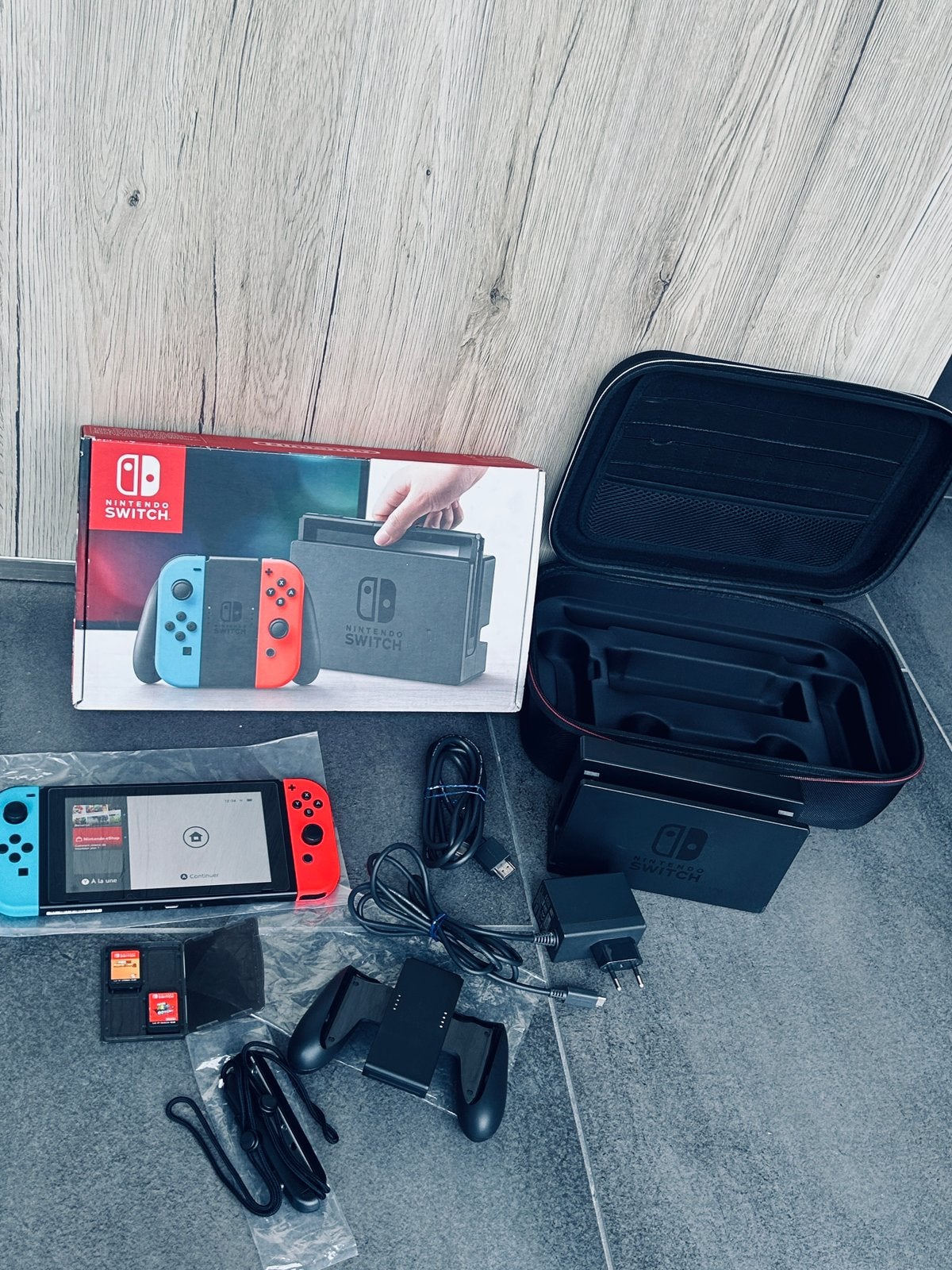 Nintendo Switch V1, (Super Mario Odyssey & NBA 2K), Enlèvement ou Envoi, Comme neuf