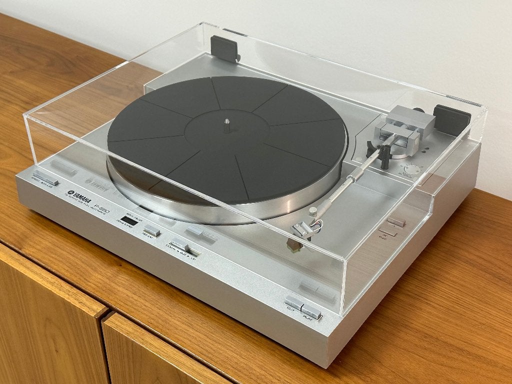 Nieuwe stofkap Yamaha P-350, P-450, P-550, P-650, Enlèvement ou Envoi, Neuf, Pièce tourne-disques, Autres marques