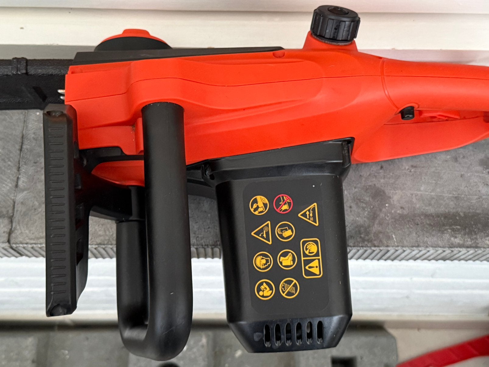 Tronçonneuse électrique Black+Decker 2200W – sous garantie, Enlèvement ou Envoi, Comme neuf, Électrique