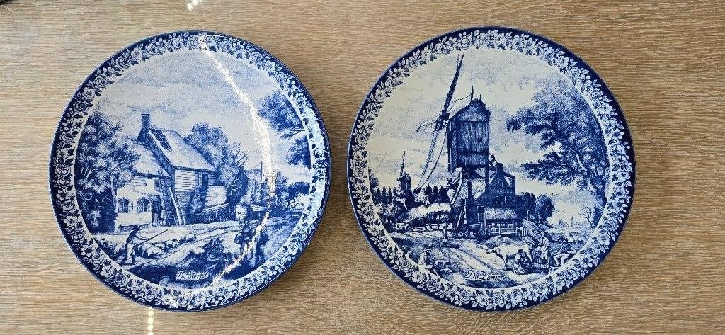 Paire d'assiettes en véritable Delft, Antiquités & Art, Enlèvement ou Envoi