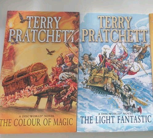2 x Terry Pratchett Discworld 1 & 2, Boeken, Ophalen of Verzenden, Zo goed als nieuw