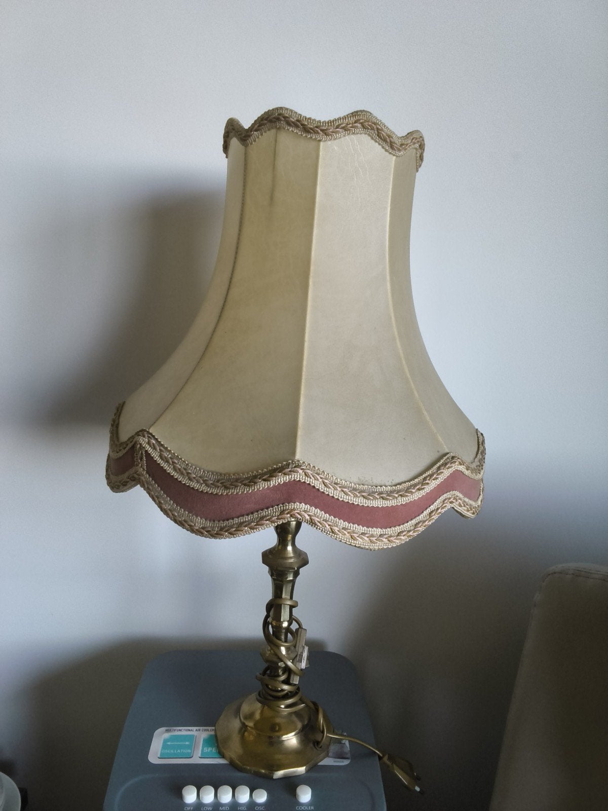 lampen kap op koperen voet, Ophalen