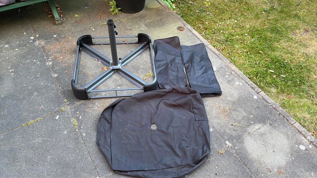 Voet voor parasol met zandzakken en hoes, Ophalen, Zo goed als nieuw, Minder dan 1 meter, Parasolvoet