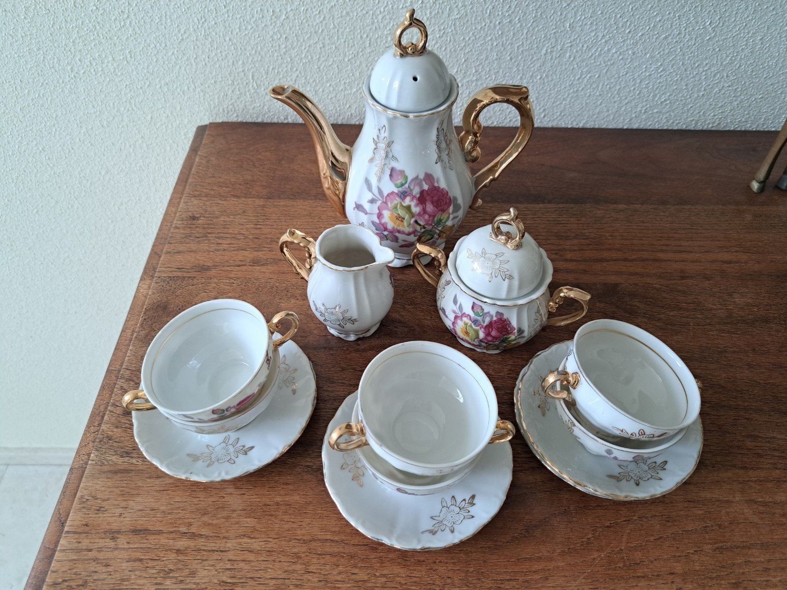 Porseleine thee service, Ophalen