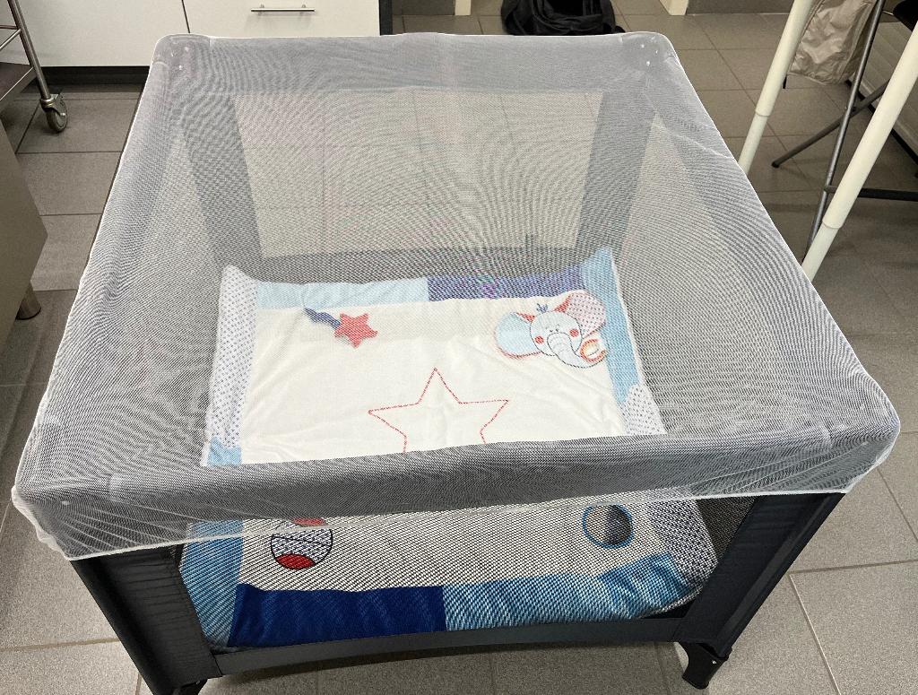 Titaniumbaby reis/babybox, Kinderen en Baby's, Ophalen, Zo goed als nieuw, Reisbedje
