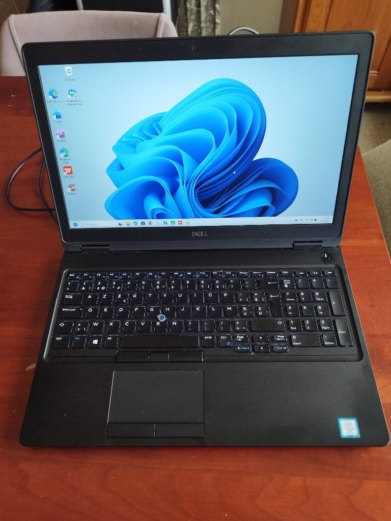 pc portable dell latitude 5590, 256 GB, Moins de 2 Ghz, Enlèvement, SSD