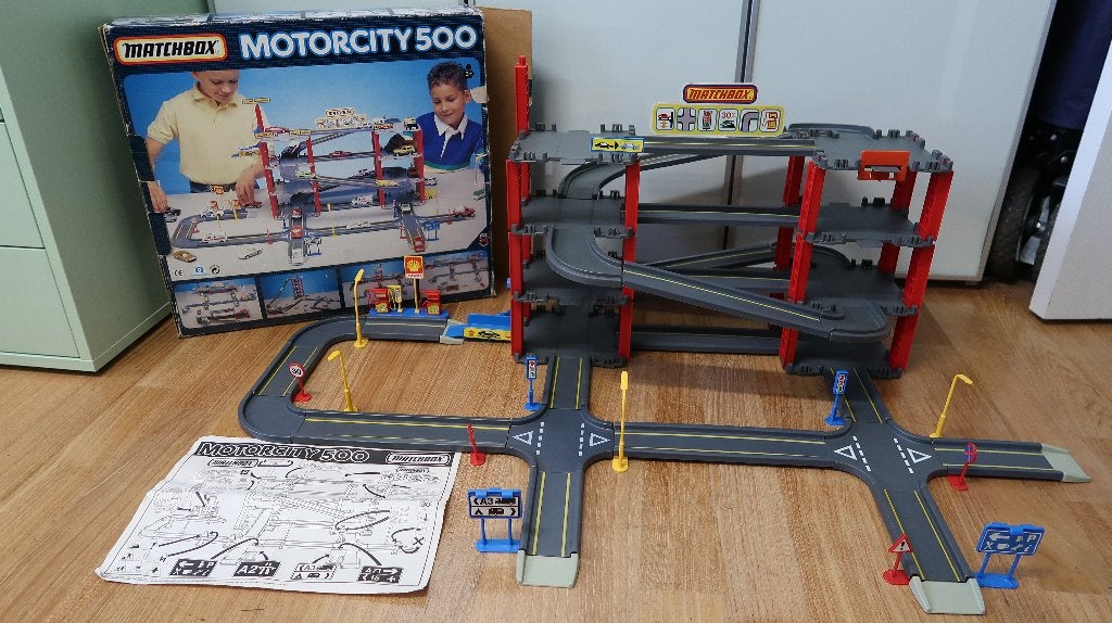 Matchbox motorcity 500 en 200, Ophalen of Verzenden, Gebruikt