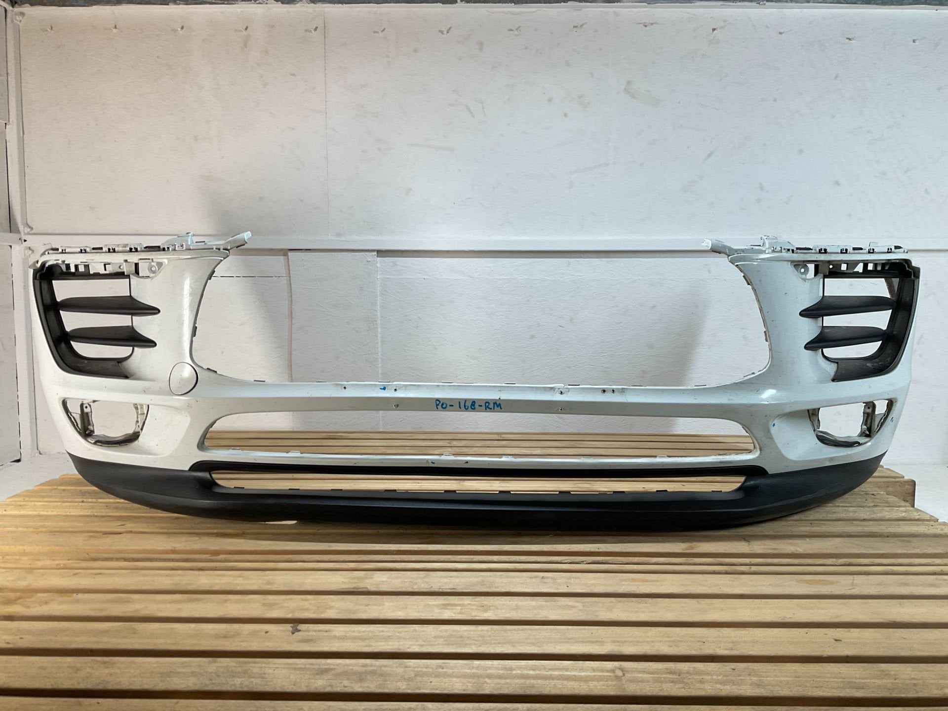 Pare-chocs avant Porsche Macan 95B 95B807221A PO-168-RM, Pare-chocs, Porscheplatz 1
70435  Stuttgart, DE, Porsche, Info@porsche.de