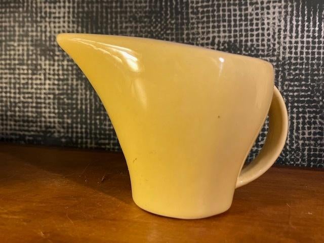 GELE MELKPOT VICTORIA VAN BOCH. H : 9 CM, Ophalen of Verzenden