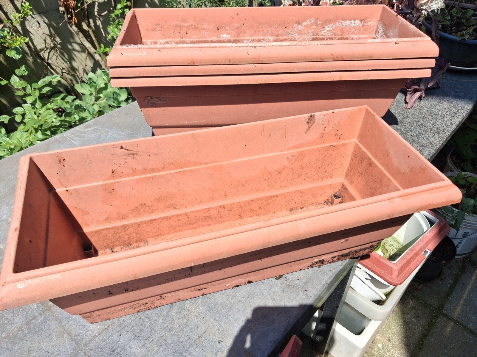 12 magnifiques bacs à fleurs en PVC marron, Enlèvement