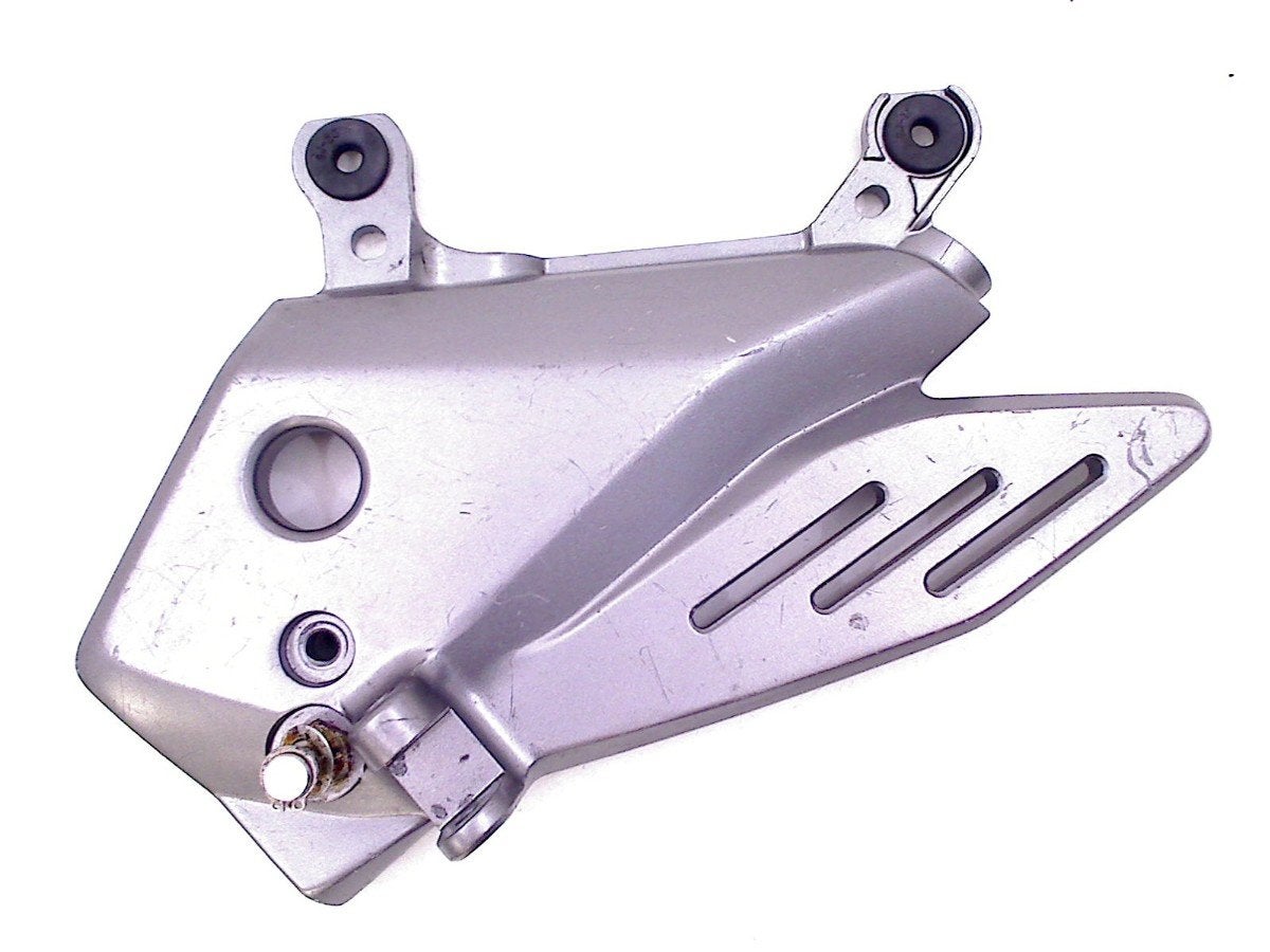 REPOSE PIEDS AVANT GAUCHE Suzuki GW 250 Inazuma (01-1970/-), Dhr. S. di Majo, Utilisé, Info@cama-motorparts.nl, P.J. Troelstraweg 8 8
3144 CX  MAASSLUIS, NL