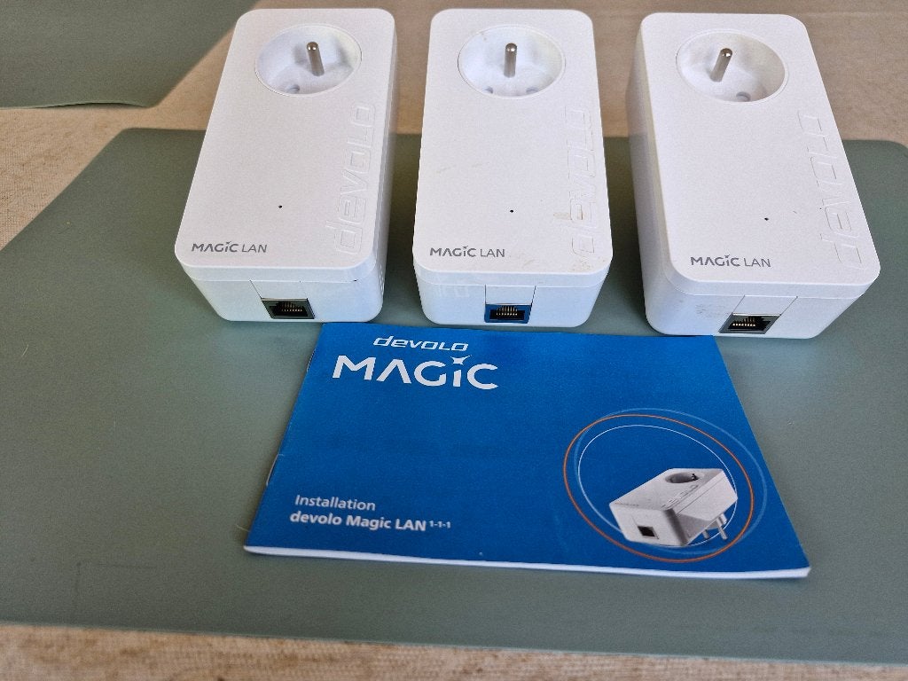 Devolo Magic Lan 1-1  powerline adapter 3 stuks, Computers en Software, Ophalen of Verzenden, Zo goed als nieuw, Devolo