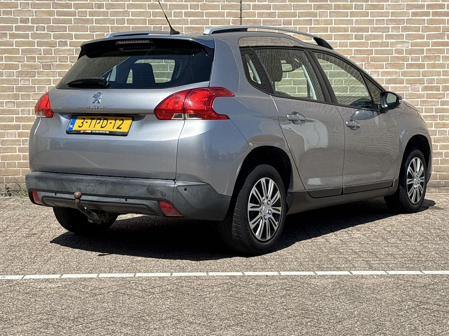 Peugeot 2008 1.2 VTi Allure | Cruise | Airco | Navi | PDC |, Parkeersensor, Handgeschakeld, SUV of Terreinwagen, Zilver of Grijs
