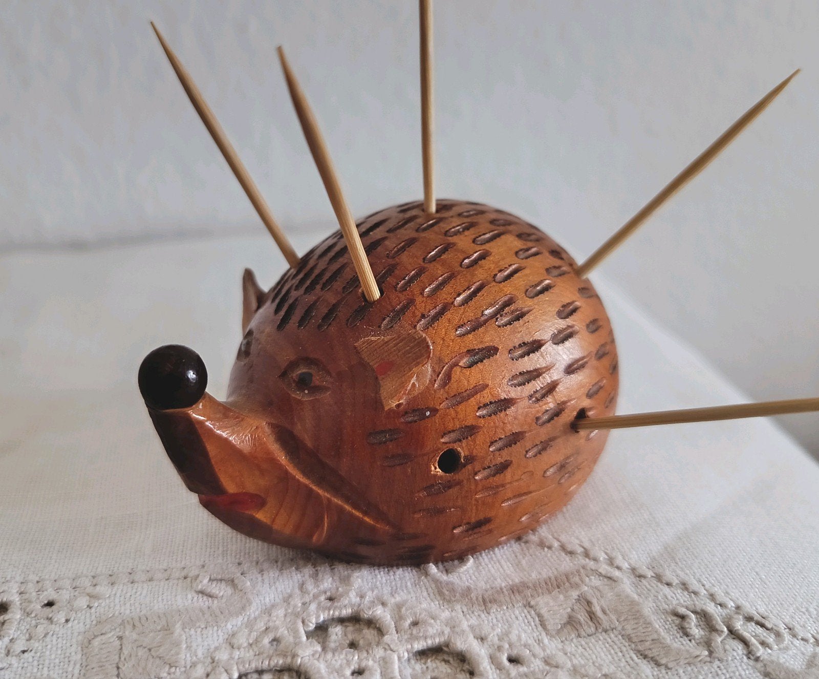 hérisson en bois vintage porte-piques 7.2x4.8, Enlèvement ou Envoi