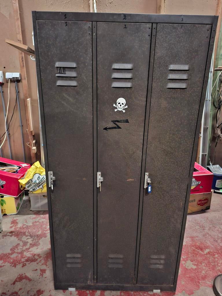 Locker, Enlèvement
