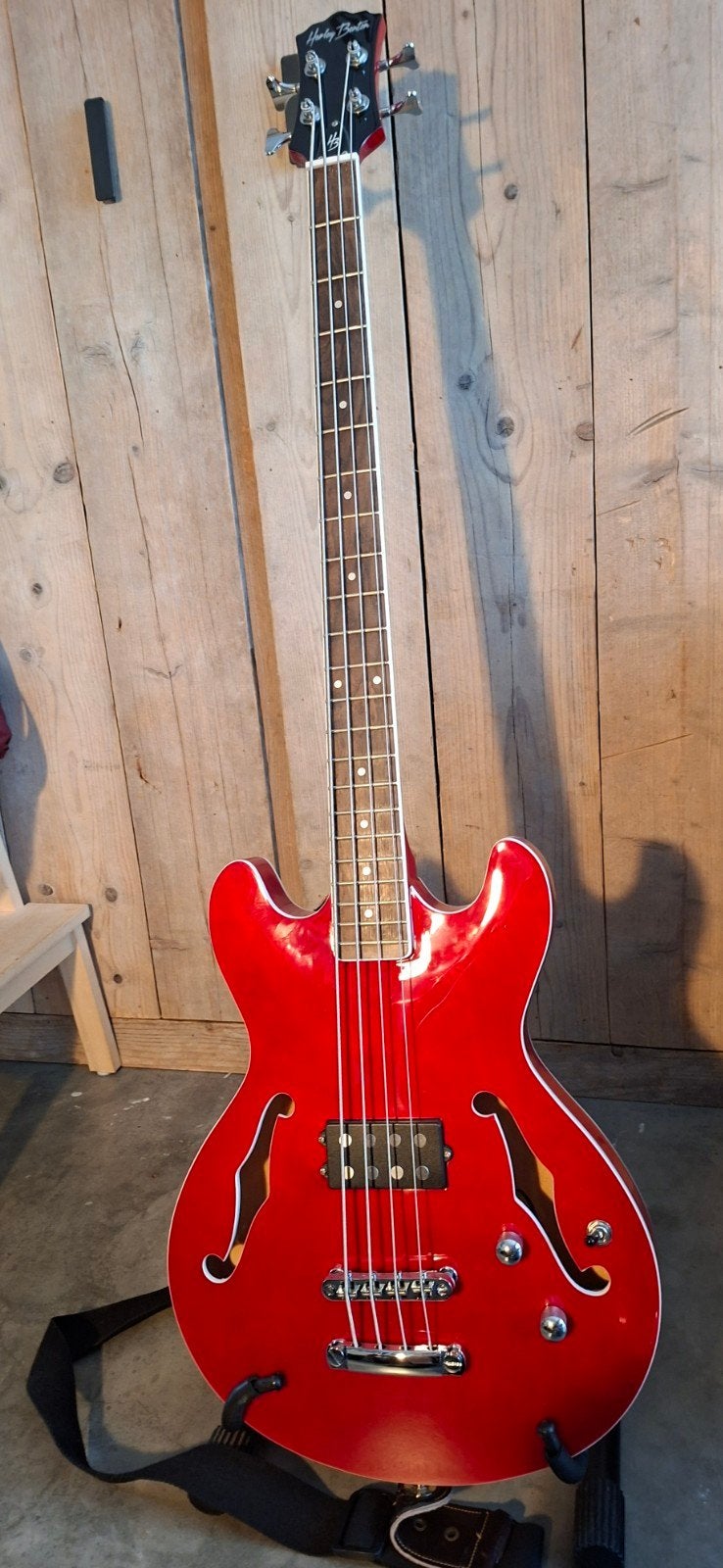 Harley Benton HB-50 Cherry Red met gitaarband en Straplocks, Musique & Instruments, Enlèvement, Comme neuf, Électrique