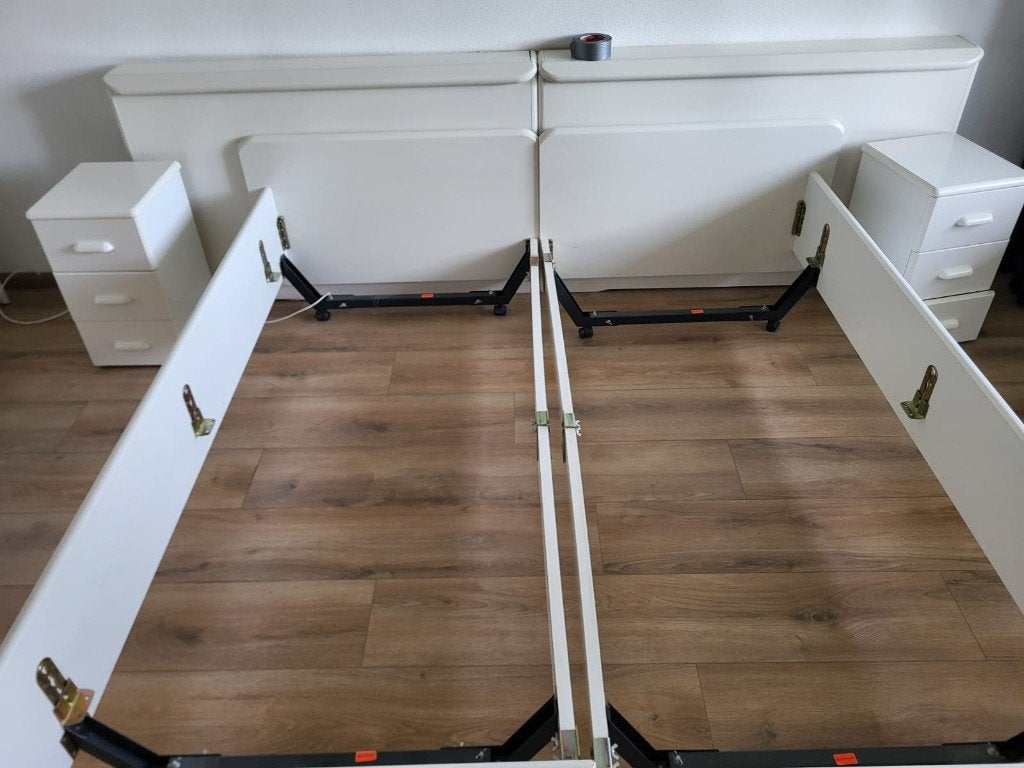 Lits seniors blancs (amovibles) avec sommiers et matelas, Enlèvement ou Envoi, Utilisé, 180 cm, 200 cm