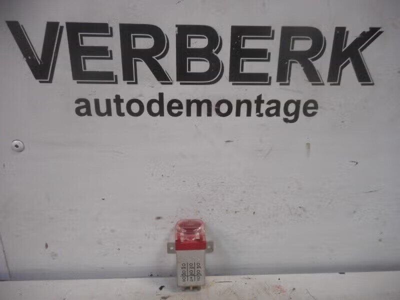 RELAIS Mercedes-Benz 190 (W201) (897236000), Mercedes-Benz AG, Enlèvement ou Envoi, Utilisé, Dialog.mb@mercedes-benz.com