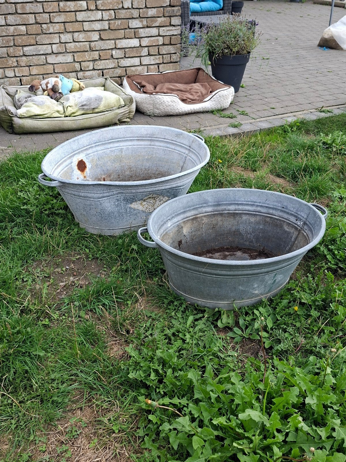 2 grote zinken kuipen, Ophalen