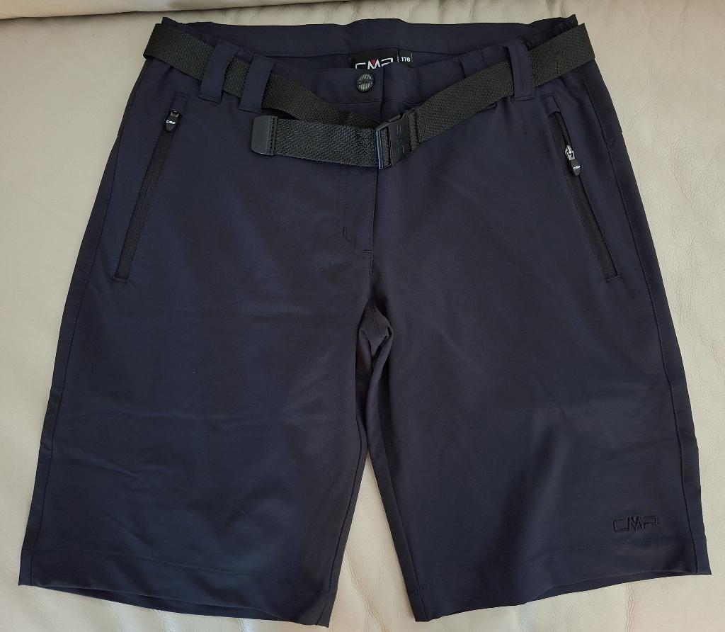 Short CMP maat 176 zwart, Kinderen en Baby's, Kinderkleding | Maat 176, Broek, Jongen of Meisje, Ophalen of Verzenden, Zo goed als nieuw