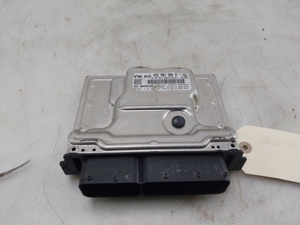 CALCULATEUR MOTEUR ECU Audi Q2 (GAB / GAG) (01-2016/10-2020), Robert Bosch AG, Audi, Utilisé, Robert-Bosch-Allee 1
74232  Abstatt, DE