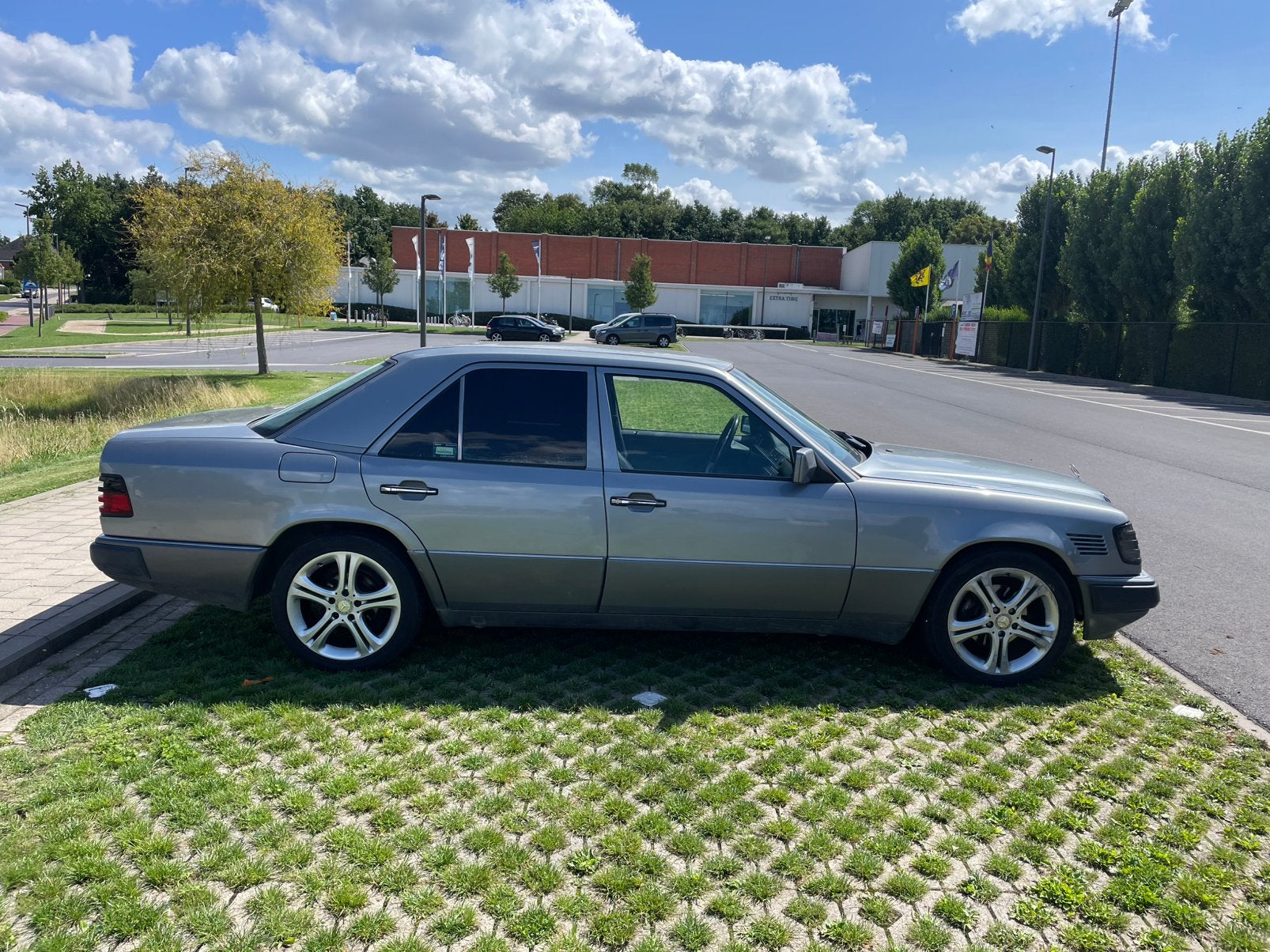 Oldtimer Mercedes 2.5 turbo diesel W124 in zeer goede staat, foto 4