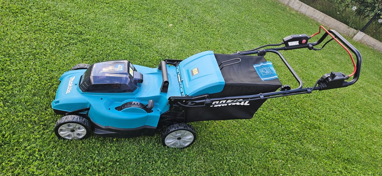 Autoporteur à batterie Makita DLM481, Enlèvement, Bac de ramassage