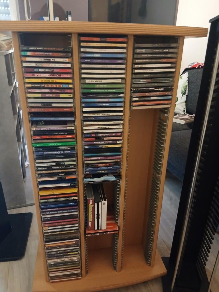 Cd en kast en 2 rekjes alle muziek stijlen, Ophalen