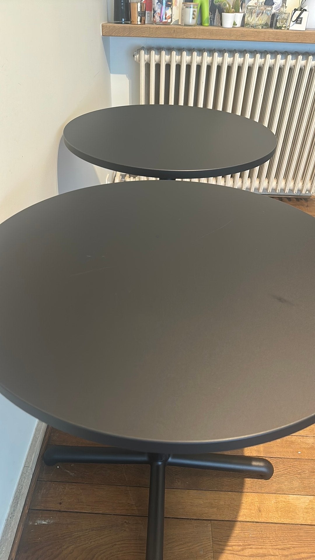 2 x Stensele Ikea ronde tafel antraciet, Ophalen, Zo goed als nieuw, Tot twee personen, Rond
