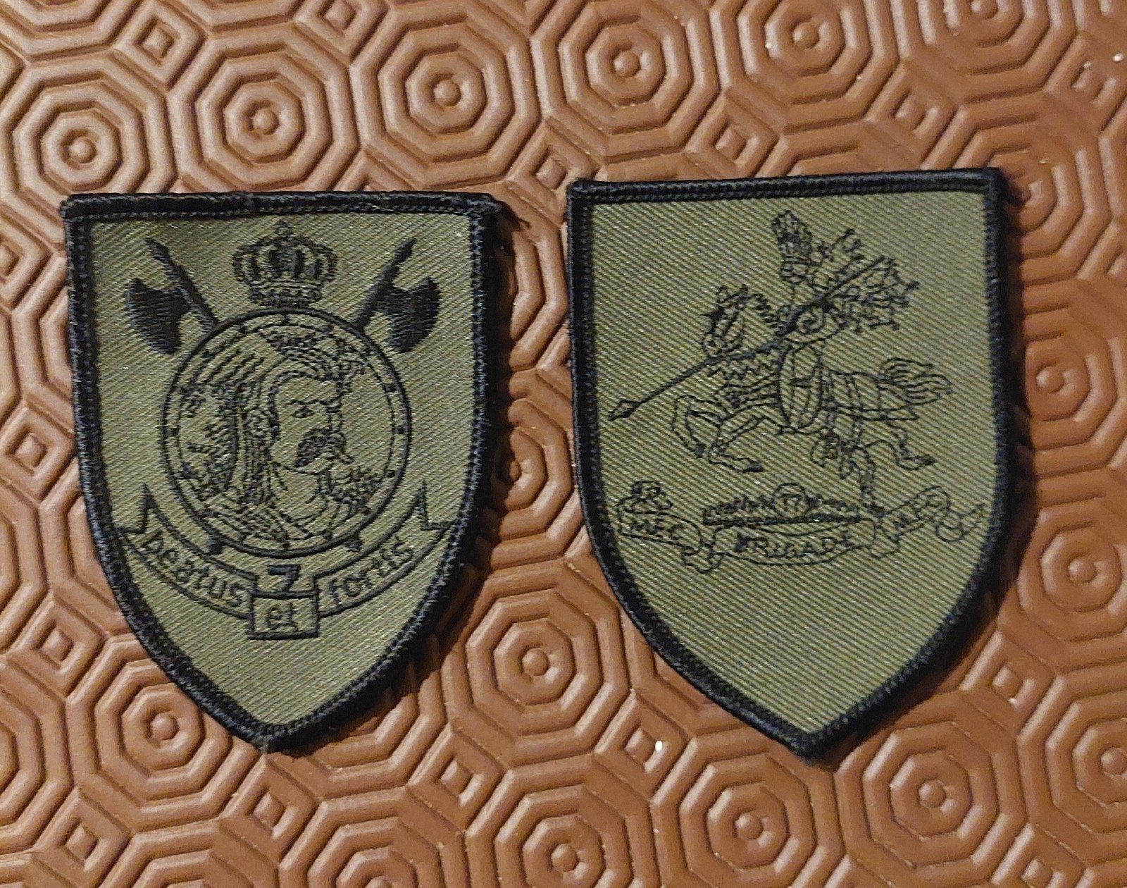 Ancien badge de la 7 et 17 brigade d infanterie  blindée, Collections, Enlèvement ou Envoi, Armée de terre, Emblème ou Badge