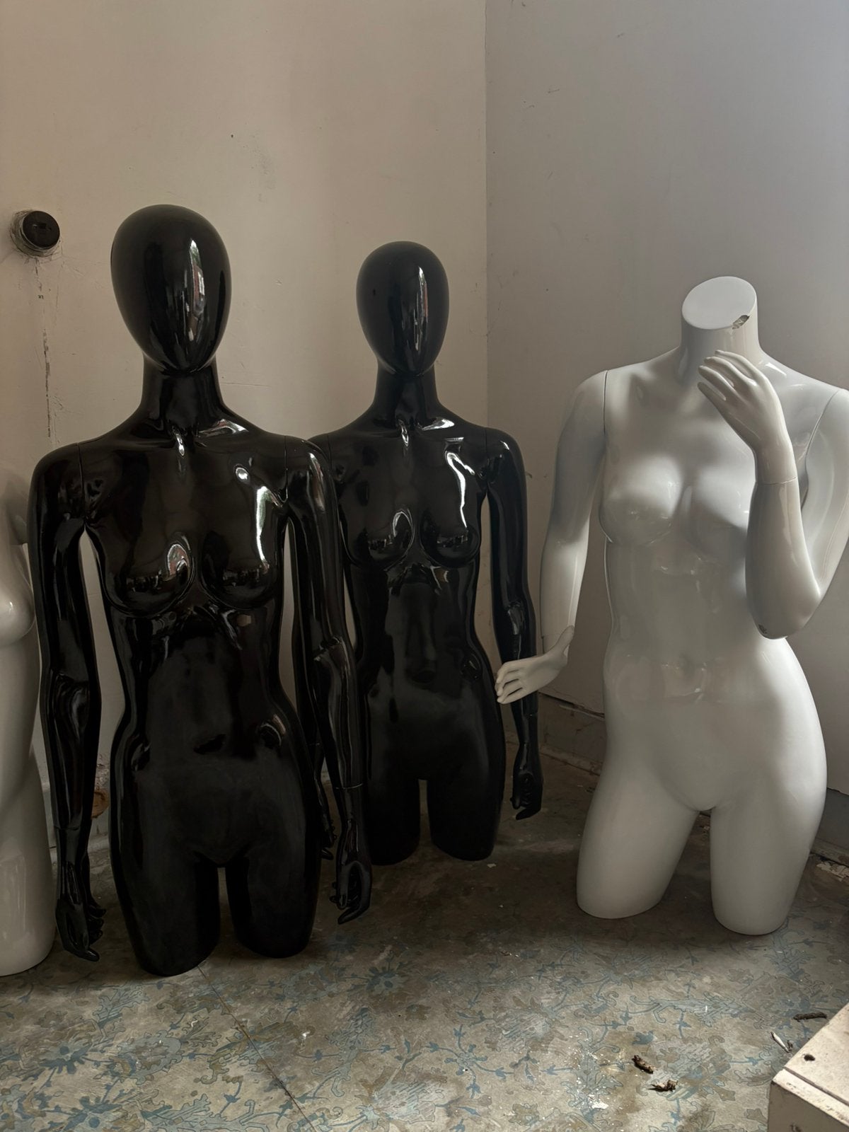 Prachtige etalagepoppen / mannequins (Zwart glans & wit), Ophalen
