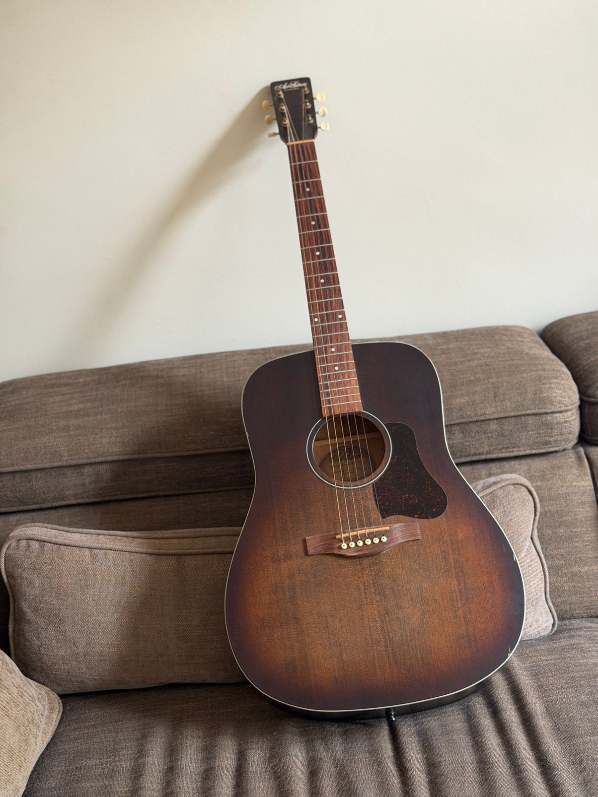 Art & Lutherie Americana Bourbon Burst – Made in Canada, Enlèvement, Comme neuf