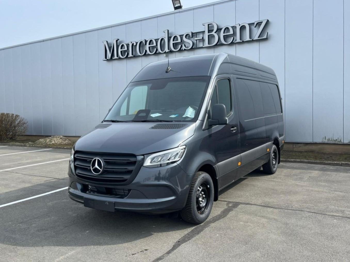 Mercedes-Benz Sprinter 319 CDI GB L2 RWD 3.5T Bumper in carr, Auto's, Automaat, Used 1. Bestelwagens met ervaring., 4 cilinders