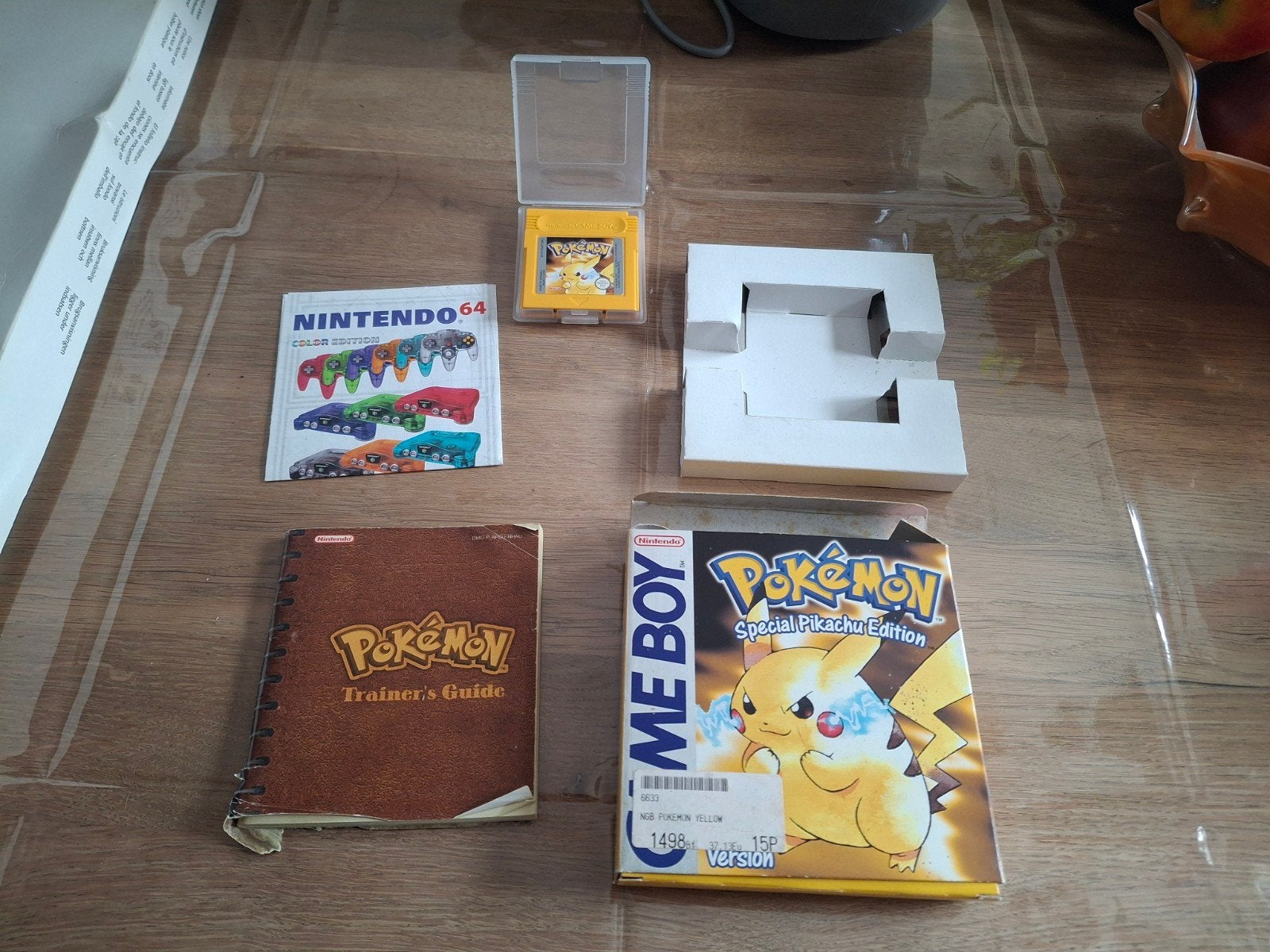 Nintendo Game Boy Pokemon Yellow + doos boekje en cartridge, Games en Spelcomputers, Games | Nintendo Game Boy, Ophalen of Verzenden