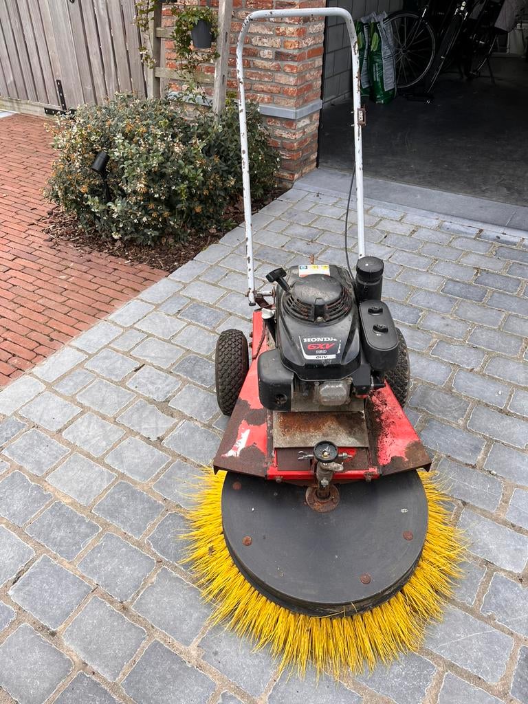 Veegmachine RAD-H pro honda motor, Tuin en Terras, Ophalen, Zo goed als nieuw