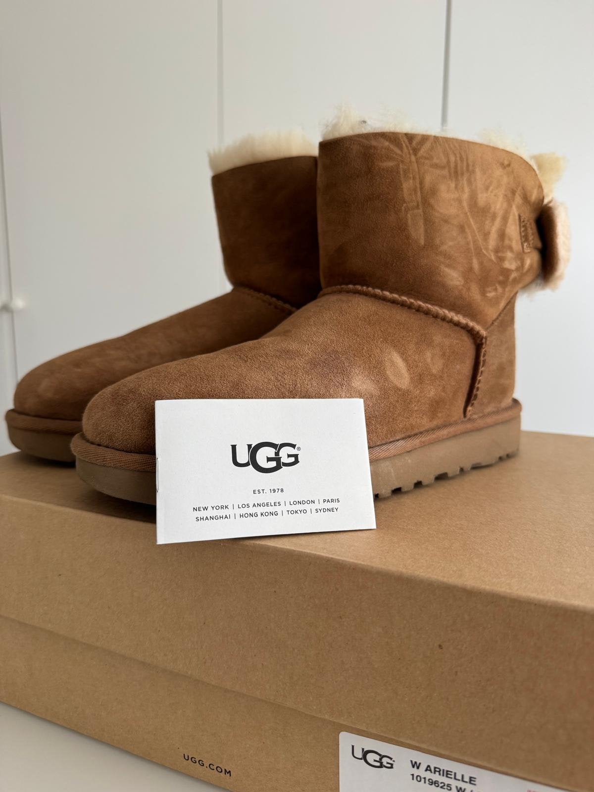 UGG beige, Vêtements | Femmes, Chaussures, Enlèvement, Comme neuf, Beige
