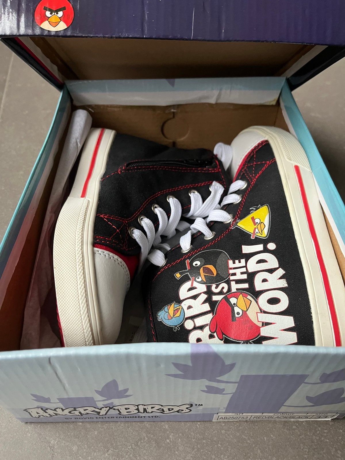 Nieuwe schoenen angry birds maat 33, Ophalen