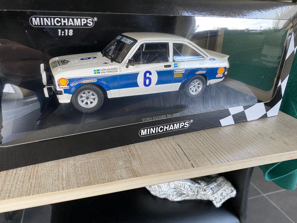 Ford Escort RS 1800- minichamps 1/18, Ophalen of Verzenden, Zo goed als nieuw, Auto, MiniChamps