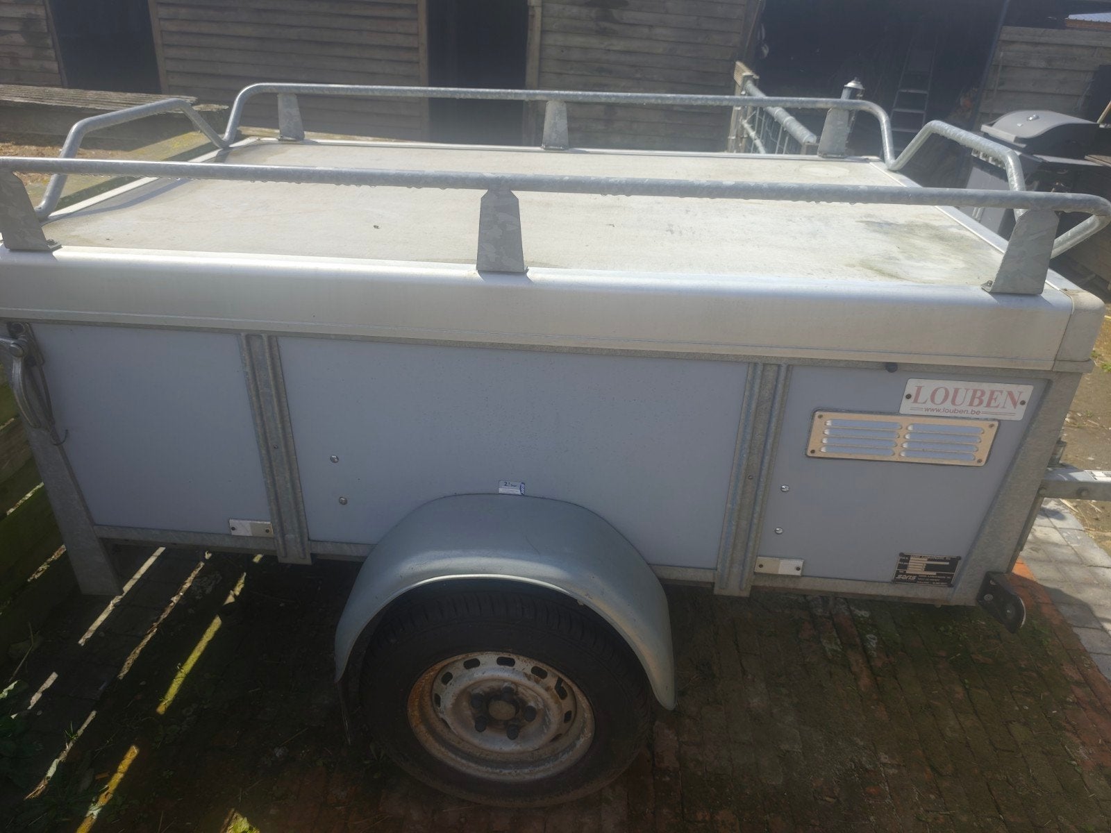 Gesloten aanhangwagen, Enlèvement