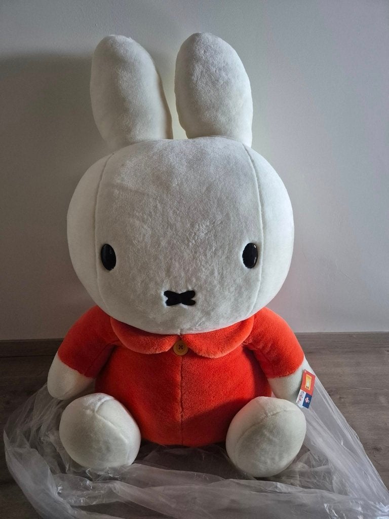 Nijntje met kraaloogjes. 1 meter. Nieuw in doos. Af halen., Kinderen en Baby's, Speelgoed | Knuffels en Pluche, Nijntje, Ophalen