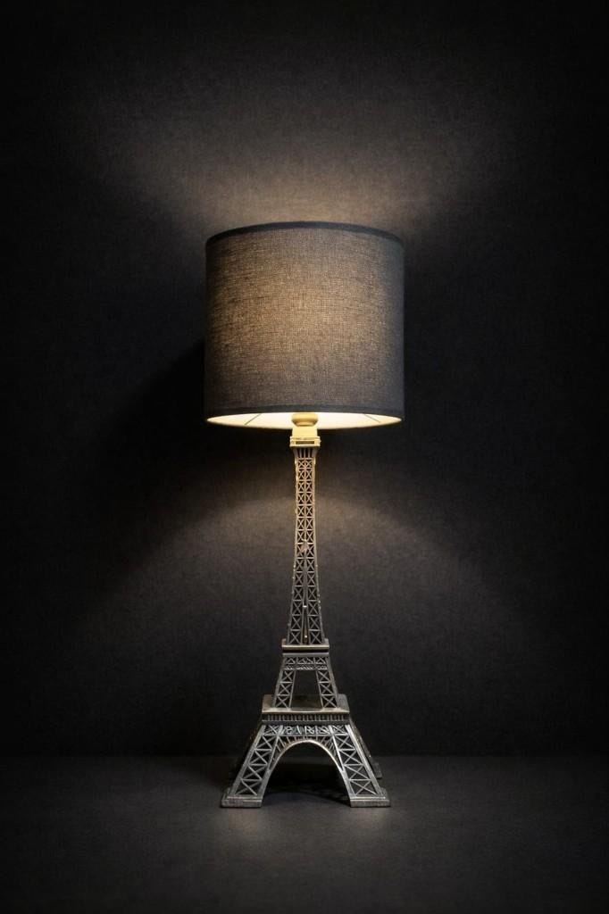 Lampe Tour Eiffel - Souvenir de Paris, Maison & Meubles, Enlèvement, Comme neuf, Métal