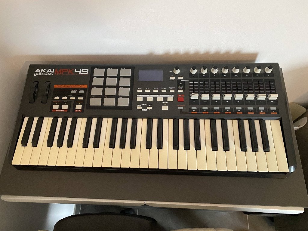 Akai Professional MPK49 MIDI keyboard/controller 49 toetsen, Muziek en Instrumenten, Midi-aansluiting, Zo goed als nieuw, Ophalen