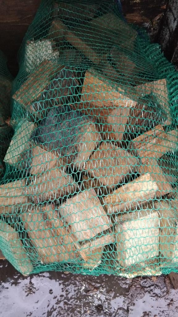Hout voor vuurpot en bbq., Ophalen