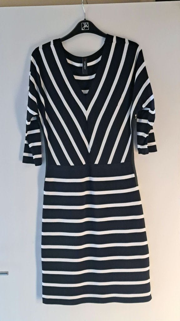 Elegant gestreept zwart-wit kleedje, Marccain, maat S, Ophalen, Meerkleurig, Nieuw, Knielengte