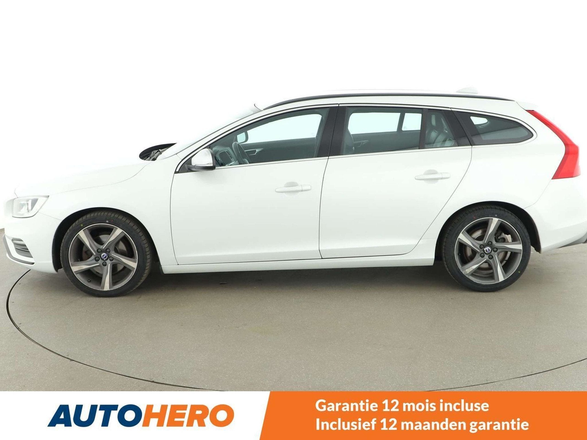 Volvo V60 2.0 D3 Kinetic (bj 2015), Auto's, Euro 5, 1624 kg, Gebruikt, Zwart