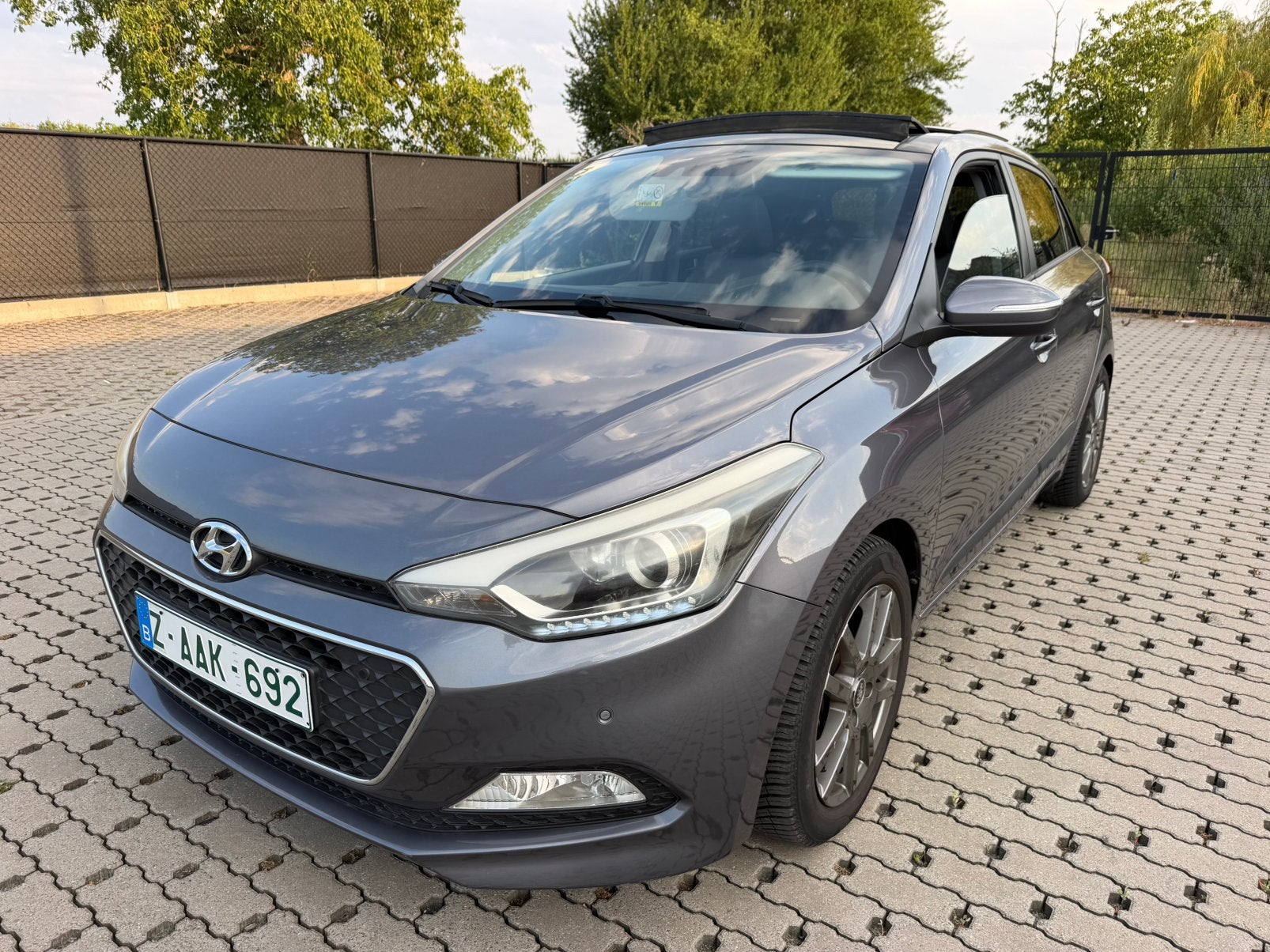 Hyundai i20 1.2 benzine km 100000 km, Auto's, Hyundai, Euro 6, Bedrijf, 5 deurs, Te koop