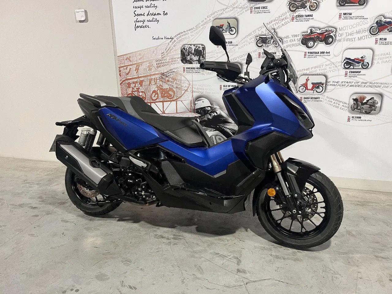 Honda ADV350 SUV scooter in nieuwstaat (BTW moto) (bj 2024), Scooter, Bedrijf, 350 cc, 12 t/m 35 kW