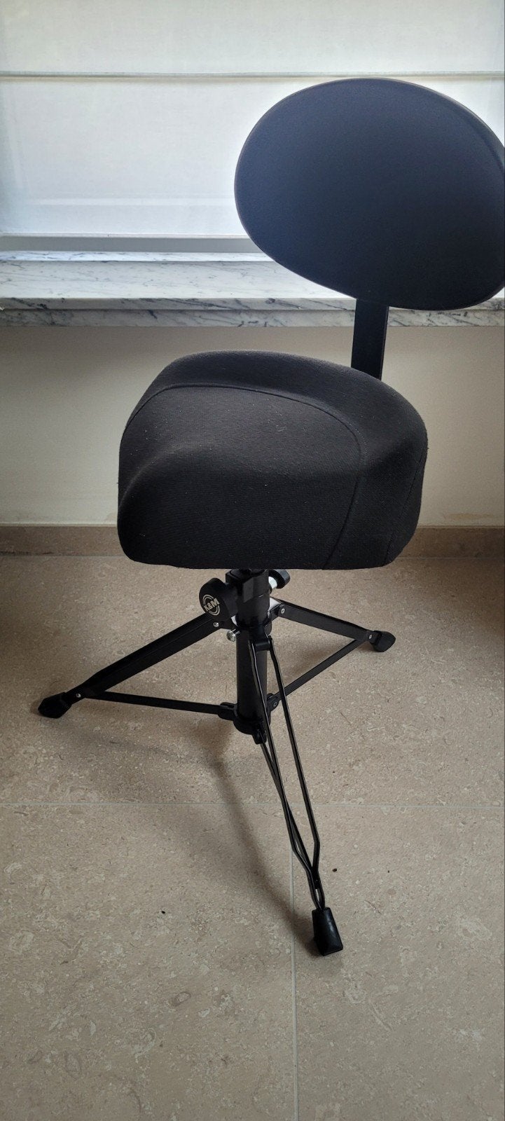 K&M 14058 drum throne (met rugsteun), Muziek en Instrumenten, Drumstellen en Slagwerk, Ophalen of Verzenden