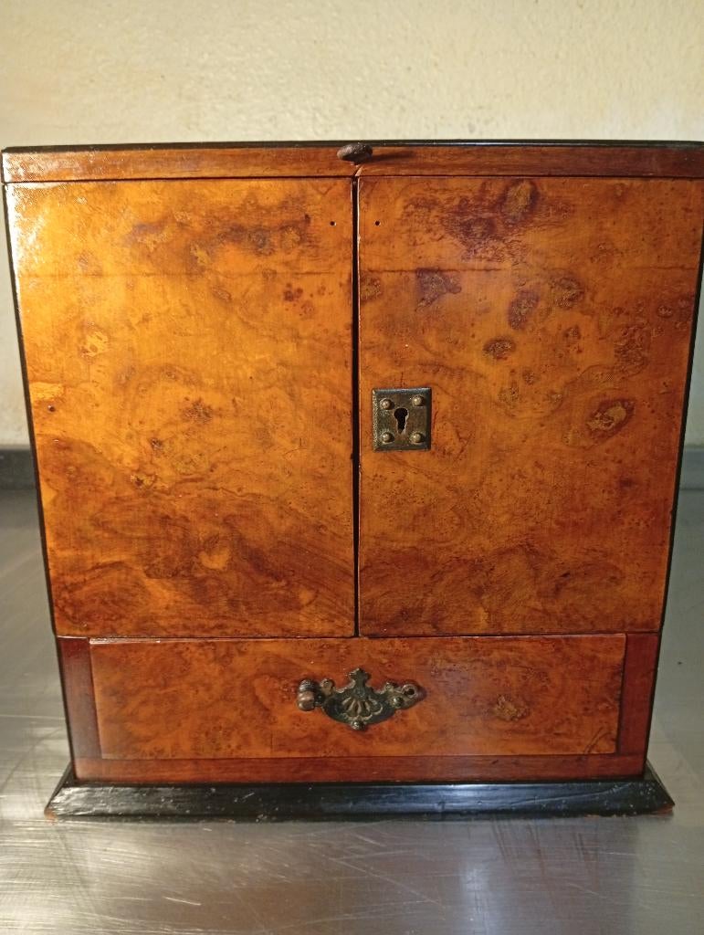 Cabinet de Fumeur Victorien  Ronce de Noyer  XIXe – rare, Enlèvement
